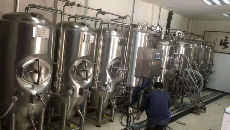 北京海淀精酿啤酒设备安装调试完工